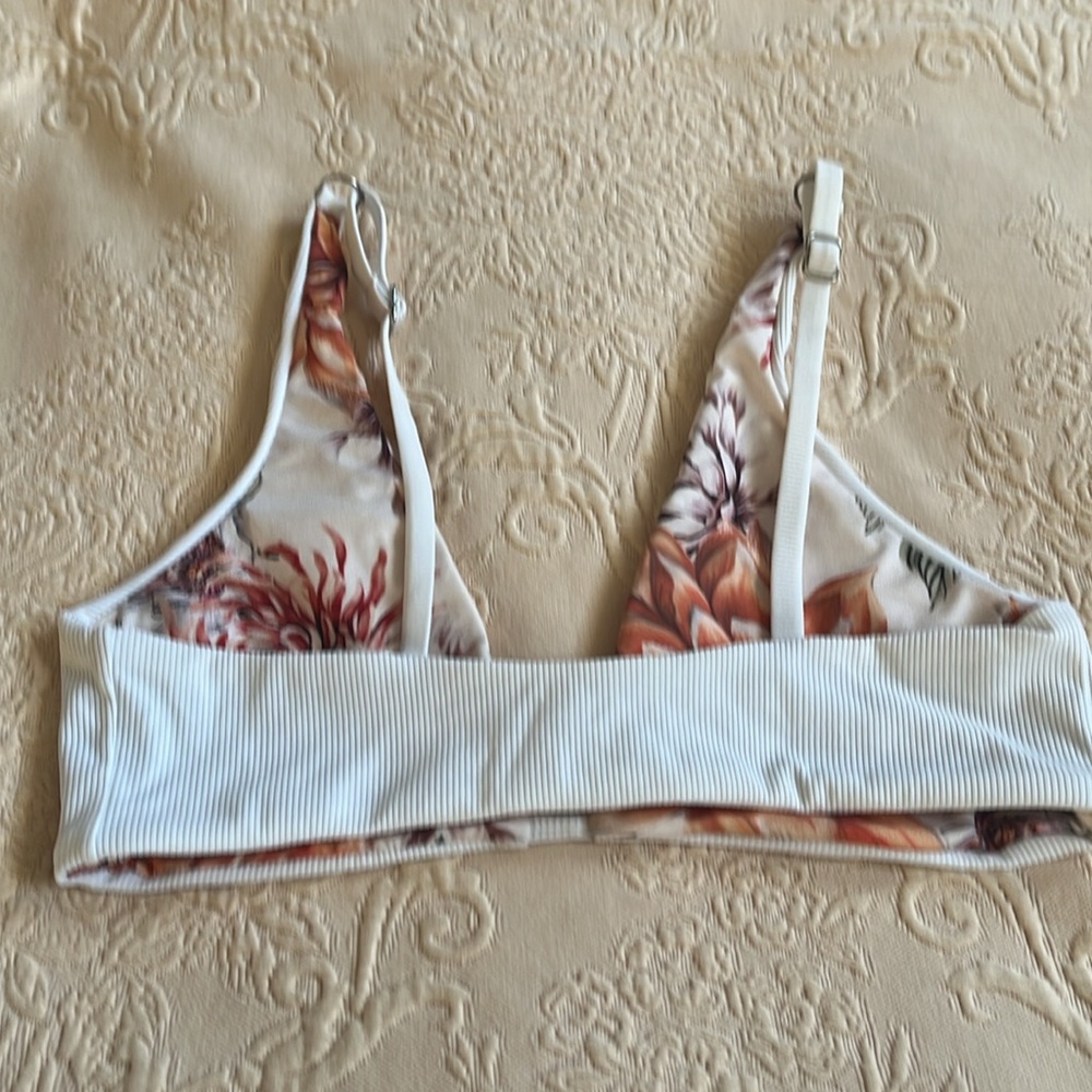 Bikini - Picture 2 of 5